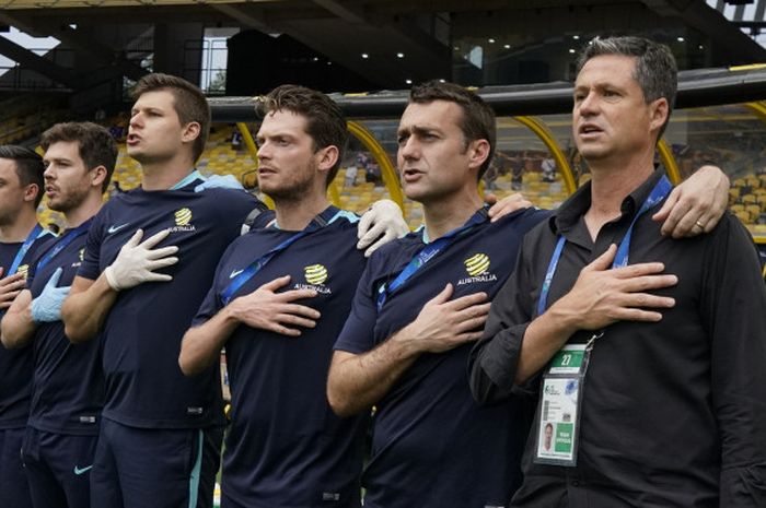 Trevor Morgan dan staf pelatih Timnas U-16 Australia jelang laga versus Indonesia pada perempat final Piala Asia U-16 2018 di Stadion Bukit Jalil, 1 Oktober 2018. 