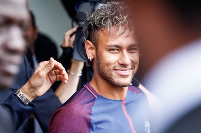 Neymar diperkenalkan sebagai pemain baru Paris Saint-Germain (PSG), Jumat (4/8/2017).