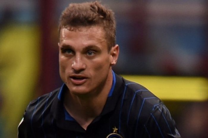 Nemanja Vidic dalam laga Inter MIlan versus Chievo pada 3 Mei 2015.