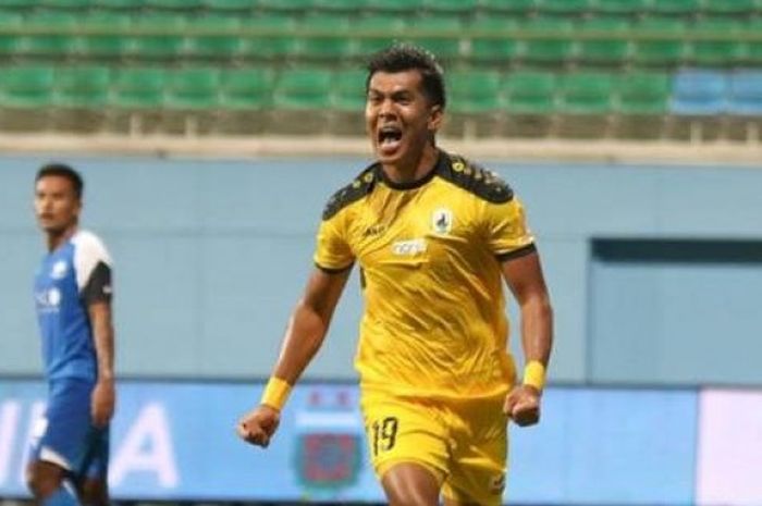 Ekspresi penyerang Tampines Rovers, Khairul Amri seusai mencetak gol ke gawang Home United pada lanj