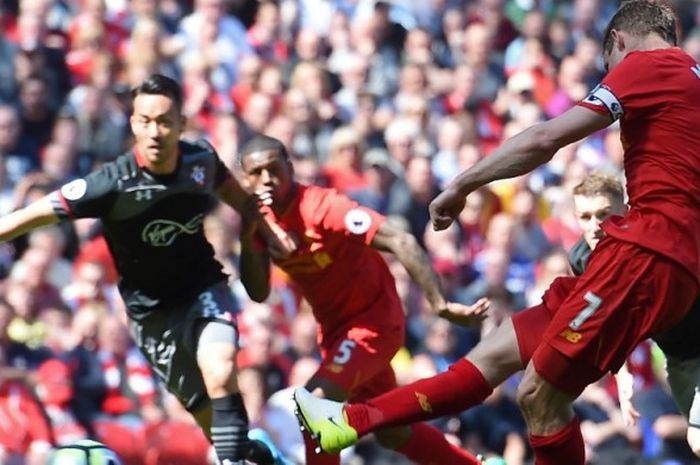 James Milner gagal mencetak gol dari titik penalti di pertandingan Liverpool melawan Southampton dalam laga lanjutan Liga Inggris di Stadion Anfield, Minggu (7/5/2017) malam WIB.