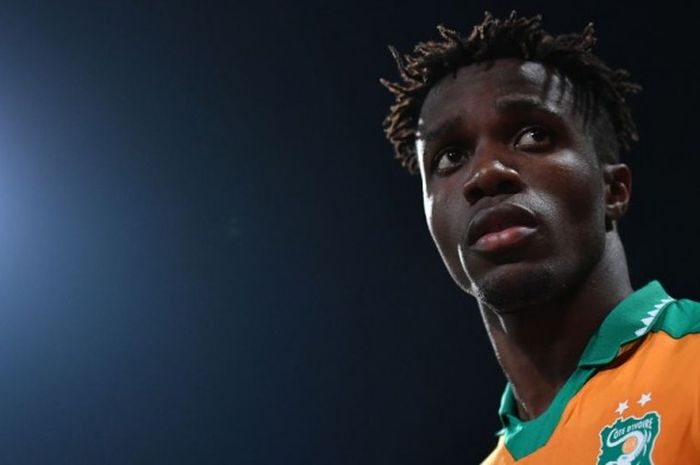 Pemain Pantai Gading, Wilfried Zaha, beraksi dalam laga persahabatan kontra Senegal di Stade Charlet