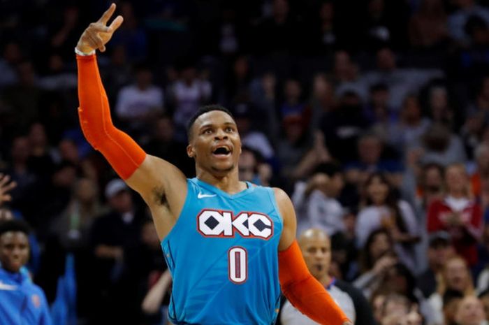 Pebasket bintang Oklahoma City Thunder, Russell Westbrook, saat tampil membela timnya dalam laga mus