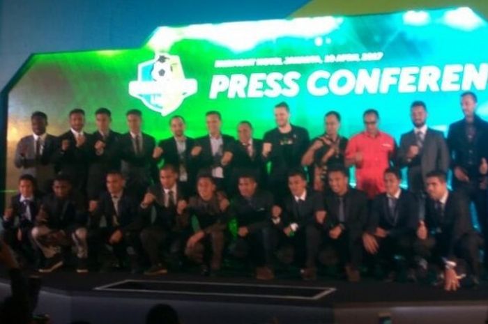 Peresmian Go-Jek Traveloka Liga 1 di Hotel Fairmont, Senayan, Jakarta, Senin (10/4/2017) sore WIB. Acara ini dihadiri para petinggi PSSI, PT Liga Indonesia Baru (LIB), perwakilan pihak sponsor, representasi media pemilik hak siar Liga 1 musim 2017, serta perwakilan pemain dari 18 klub peserta.