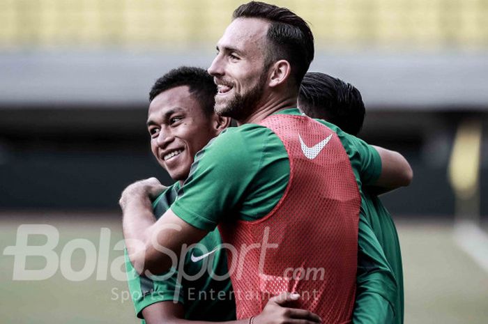Dua pemain Timnas Indonesia ilija Spasojevic dan Valdo Haay dalam sesi latihan timnas di Stadion Patriot, Bekasi, Jumat (24/11/2017), jelang laga persahabatan melawan Timnas Guyana pada Sabtu (25/11/2017).