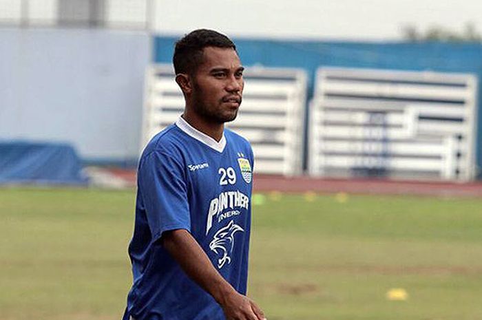 Ardi Idrus ketika berlatih di Persib Bandung, Stadion Arcamanik, Senin (19/3/2018).