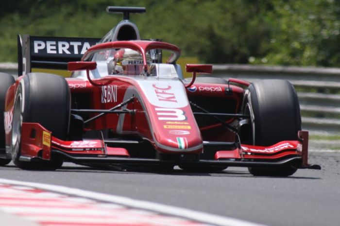 Pebalap Pertamina Prema Theodore Racing dari Indonesia, Sean Gelael, memacu mobilnya pada balapan Formula 2 (F2) di Hungaroring, Hungaria, Sabtu (28/7/2018).
