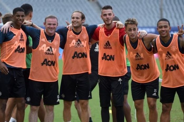 Skuat Manchester United berpose dalam sesi latihan di Shanghai, China, 21 Juli 2016.