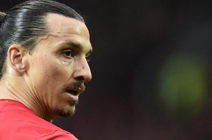     Reaksi Zlatan Ibrahimovic dalam partai Liga Inggris antara Manchester United dan Burnley di Stadion Old Trafford, Manchester, 29 Oktober 2016.    