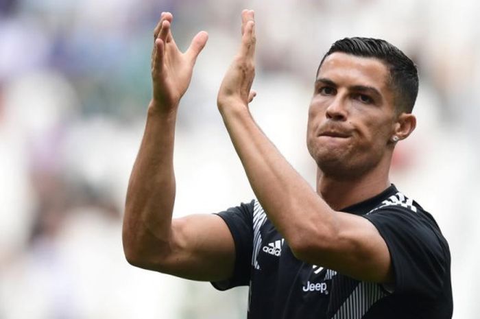 Reaksi Cristiano Ronaldo sebelum kick-off partai Liga Italia Juventus lawan Sassuolo di Allianz Stadium Turin, 16 September 2018.