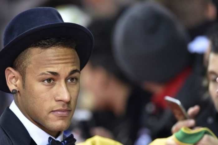 Bintang Barcelona, Neymar, menghadiri malam penghargaan Ballon d' Or 2015 di Kongresshaus, Zurich, 11 Januari 2016.
