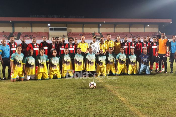 Tim Persipura All Star vs Bhayangkara All Star di Stadion Mandala Jayapura, Kamis (14/12/2017).