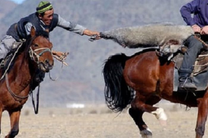 Olahraga unik ini berasal dari Kazakhstan yang menjadi simbol kemenangan atas serigala