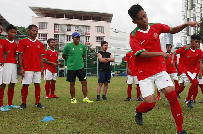 Pemain Timnas CP Sepak Bola Indonesia berlatih jelang ASEAN Para Games di Malaysia