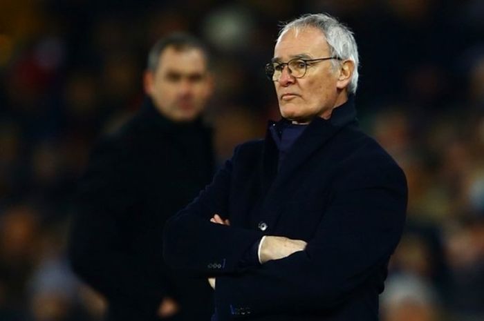 Manajer Leicester City, Claudio Ranieri, mendampingi anak-anak asuhnya dalam laga Premier League kontra Swansea City di Stadion Liberty, Swansea, Wales, 12 Februari 2017.