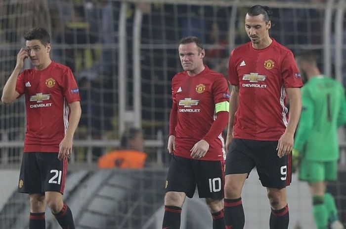 Ekspresi pemain Manchester United usai kekalahan 1-2 di markas Fenerbahce, Kamis (3/11/2016)