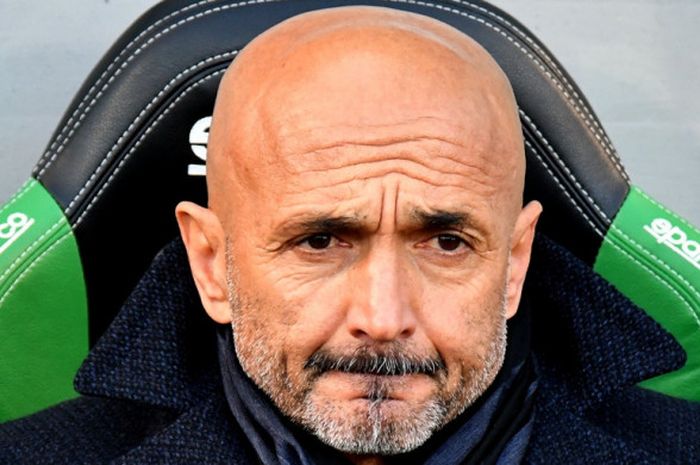 Reaksi pelatih Inter Milan, Luciano Spalletti, dalam laga Liga Italia kontra Sassuolo di Stadion Mapei, Sassuolo, pada 23 Desember 2017.