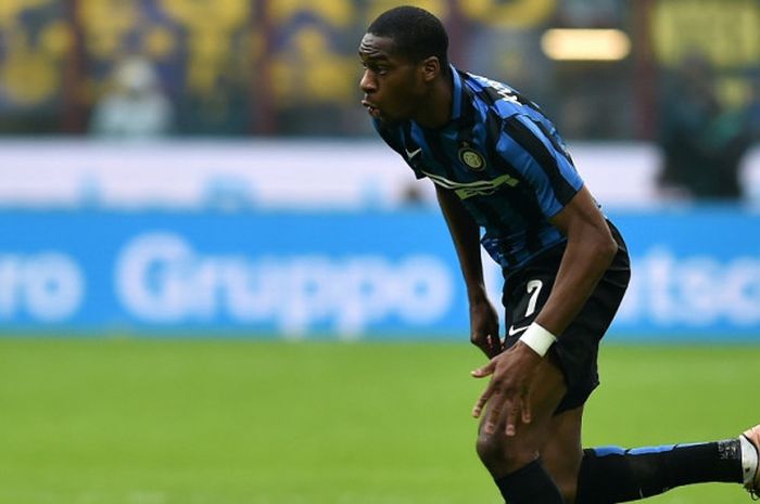 Gelandang Inter Milan, Geoffrey Kondogbia, mencetak gol bunuh diri ke gawang Chelsea dalam laga International Champions Cup di National Stadium, Singapura, pada Sabtu (29/7/2017).