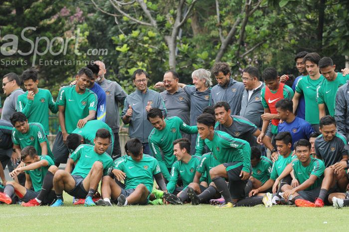  Timnas U-23 Indonesia menggelar game internal di Lapangan ABC, Senayan, Jakarta Pusat, Minggu (21/1/2018) 