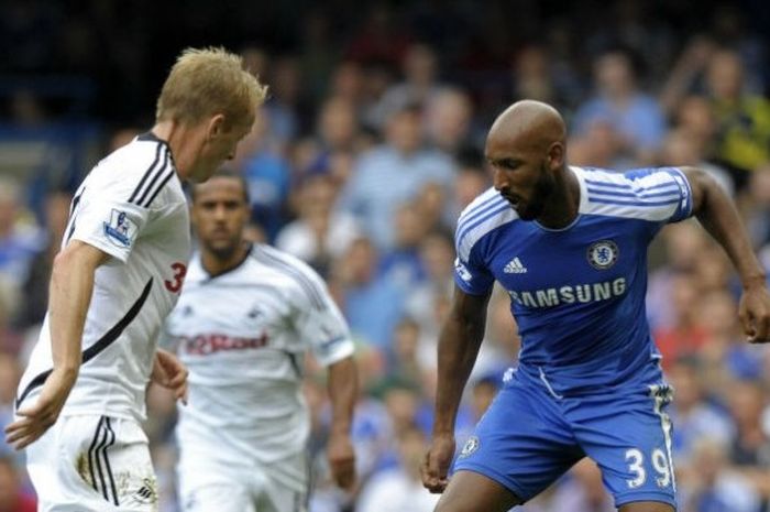 Striker Prancis, Nicolas Anelka, ketika bermain untuk Chelsea melawan Swansea tahun 2011. 