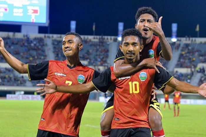 Selebrasi pemain timnas U-22 Timor Leste merayakan gol Henrique Cruz (10) ke gawang Kamboja pada final Sultan Hasanal Bolkiah Trophy 2018 di Stadion Nasional Sultan Sultan Hasanal Bolkiah, Bandar Seri Begawan, 5 Mei 2018. 