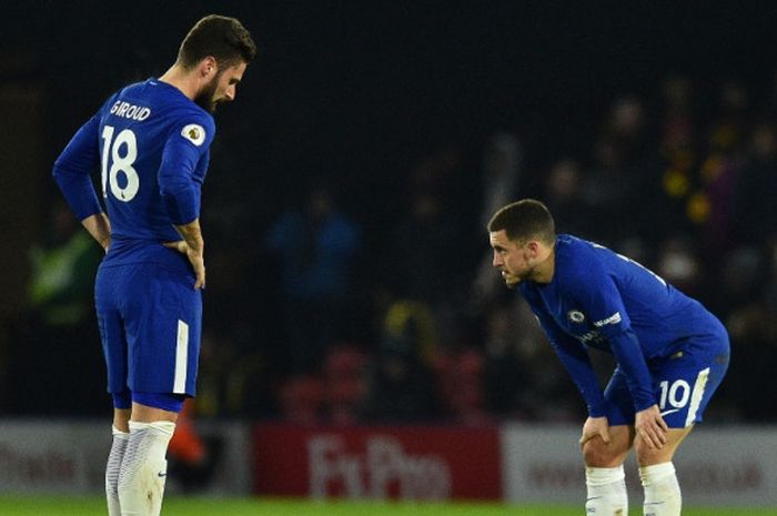  Ekspresi pemain Chelsea, Olivier Giroud (kiri) dan Eden Hazard, setelah timnya dibobol Watford dalam laga Liga Inggris di Stadion Vicarage Road, Watford, pada 5 Februari 2018. 