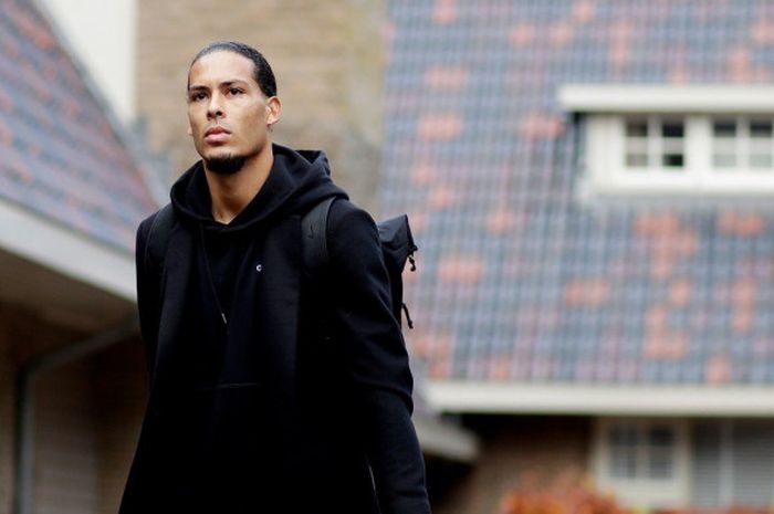 Bek tengah Liverpool Virgil van Dijk, dalam bersiapan membela timnas Belanda jelang laga UEFA Nations League kontra timnas Prancis, 16 November 2018, di Stadion Feijenoord, Rotterdam. 