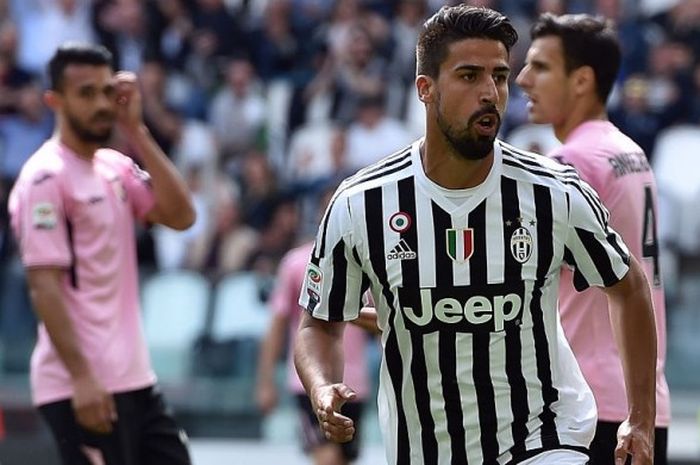 Gelandang Juventus, Sami Khedira, mencetak gol pembuka kemenangan 3-0 Juventus atas Palermo di Juventu Stadium, Minggu (17/4/2016) malam WIB.