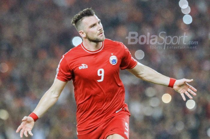 Selebrasi penyerang Persija Jakarta, Marko Simic, seusai mencetak gol dalam pertandingan kelima Grup H Piala AFC 2018 melawan Johor Darul Takzim di Stadion Utama Gelora Bung Karno, Selasa (10/4/2018). 