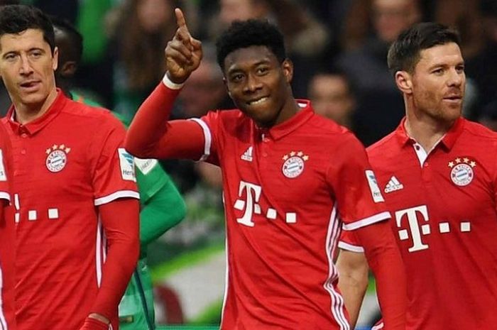 ara pemain Bayern Muenchen merayakan gol ke gawang Werder Bremen dalam lanjutan Bundesliga di Weserstadion, Sabtu (28/1/2017). 