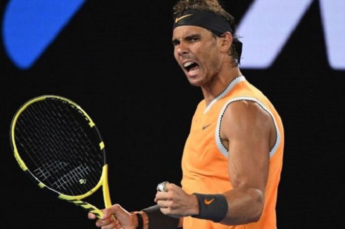 Petenis tunggal putra asal Spanyol, Rafael Nadal, melakukan selebrasi seusai memangi poin atas wakil tuan rumah, Alex de Minaur, pada babak ketiga Australian Open 2019.