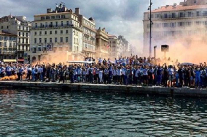 Fan Olympique Marseille marah, setelah timnya dikalahkan Atletico Madrid di Final Liga Europa, Rabu (16/5/2018)