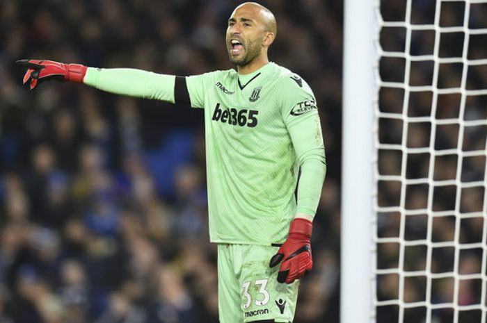 Ekspresi kiper Stoke City, Lee Grant, dalam pertandingan Liga Inggris 2017-2018 menghadapi Brighton & Hove Albion di Stadion American Express Community, Brighton, Inggris, pada 20 November 2017.