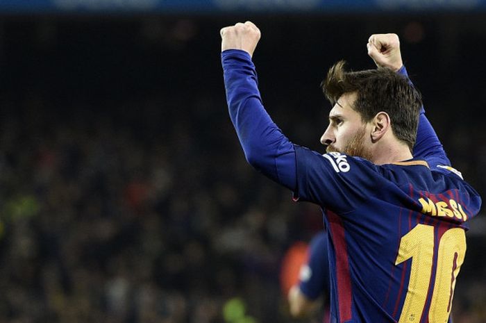 Megabintang FC Barcelona, Lionel Messi, merayakan gol yang dia cetak ke gawang Espanyol dalam laga leg kedua perempat final Copa del Rey di Stadion Camp Nou, Barcelona, pada 25 Januari 2018.
