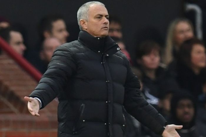Reaksi pelatih Manchester United, Jose Mourinho, dalam partai Piala FA menghadapi Wigan Athletic di Stadion Old Trafford, Manchester, 29 Januari 2017.