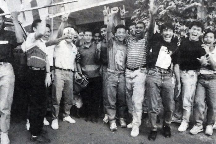 Pemain Krama Yudha Tiga Berlian seusai pembubaran klub, 8 Juli 1991.