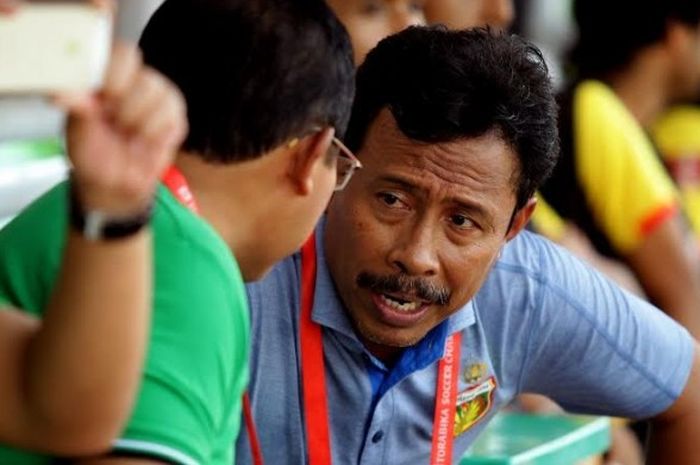 Pelatih Ibnu Grahan akan memimpin latihan perdana tak resmi Bhayangkara FC menuju musim 2017 di lapangan Polda, Surabaya pada Senin (9/1/2017). 