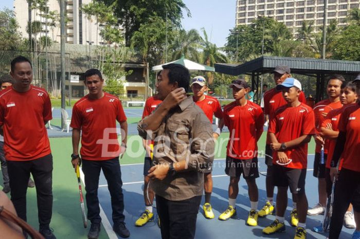 Menteri Pemuda dan Olahraga Imam Nahrawi saat meninjau pelatnas soft tenis untuk Asian Games 2018 di Hotel Sultan, Jakarta, Selasa, (20/3/2018) 