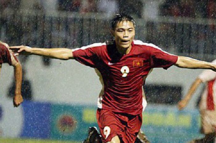 Striker Nguyen Huu Koi saat membela timnas U-22 Vietnam. 