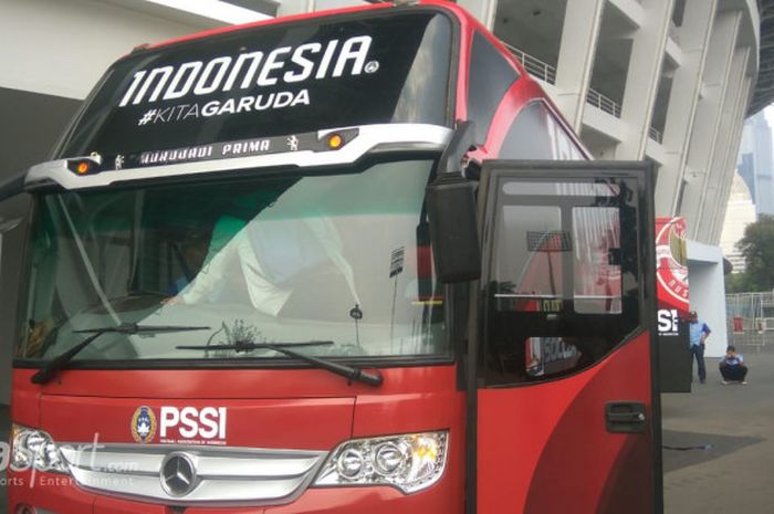 Tampak depan bus pemberian Supersoccer untuk PSSI yang bisa digunakan timnas Indonesia.