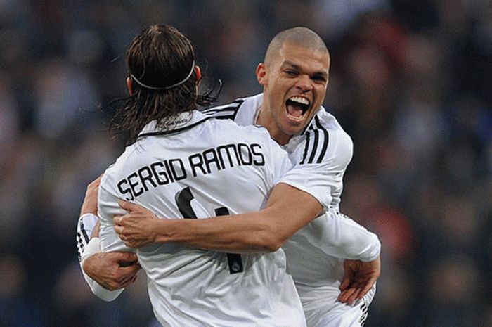 Selebrasi Sergio Ramos dan Pepe setelah mencetak gol ke gawang Osasuna dalam partai La Liga 18 Januari 2009. 