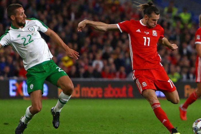 Penyerang timnas Wales, Gareth Bale, melepaskan tembakan dalam laga UEFA Nations League melawan Irlandia di Stadion Cardiff City, Cardiff, 6 September 2018.