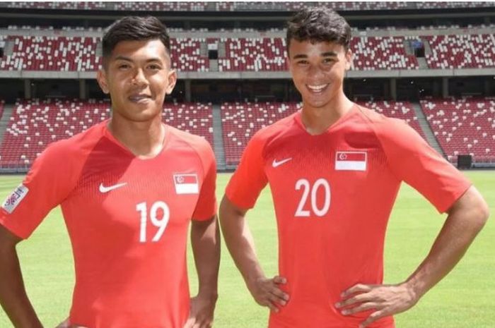 Duo striker timnas Singapura yakni Khairul Amri dan Ikhsan Fandi berpose di Stadion Nasional, Kallang, Singapura.