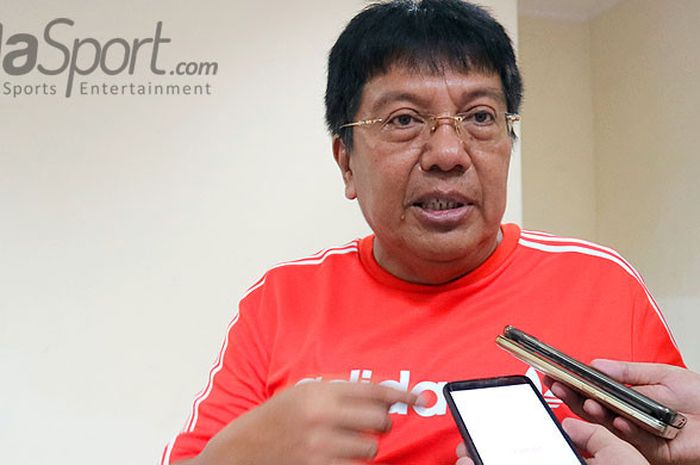    Direktur Utama Persija, Gede Widiade, berbicara kepada media usai menyaksikan laga  babak perempa