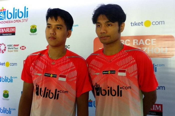 Pasangan ganda putra Indonesia, Hardianto (kiri) dan Berry Angriawan, saat menghadiri konferensi pers di Istora Senayan, Jakarta, Jumat (6/7/2018).