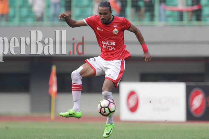 Gelandang Persija Jakarta Rohit Chand dalam laga pekan 20 Liga 1 melawan PSM Makassar pada Selasa (15/8/2017) di Stadion Patriot Chandrabhaga, Bekasi.