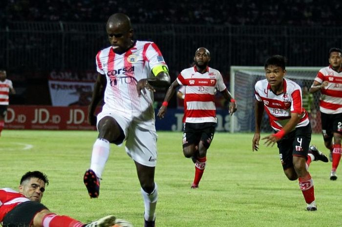 Madura United saat menghadapi Persija dalam pertandingan Torabika Soccer Championship 2016
