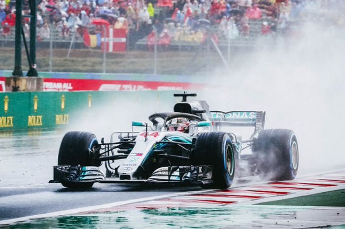 Lewis Hamilton (mercedes) saat tampil pada sesi kualifikasi F1 Gp Hongaria 2018 yang berlangsung Sabtu (28/7/2018).