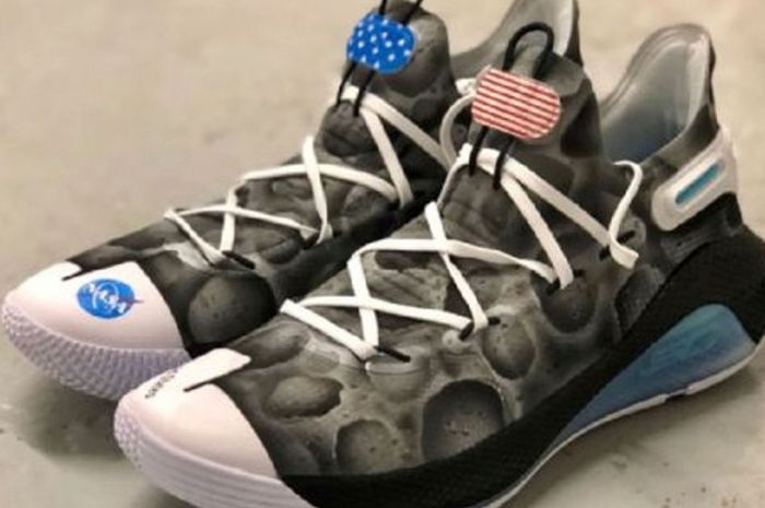 Sepatu basket tema NASA milik Stephen Curry yang akan dilelang untuk membantu dana pendidikan STEM b