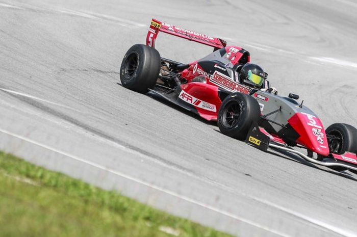 Pebalap Indonesia, Keanon Santoso, beraksi di seri terakhir Formula Renault Asia di Sirkuit Sepang, Malaysia, Sabtu (29/9/2018).